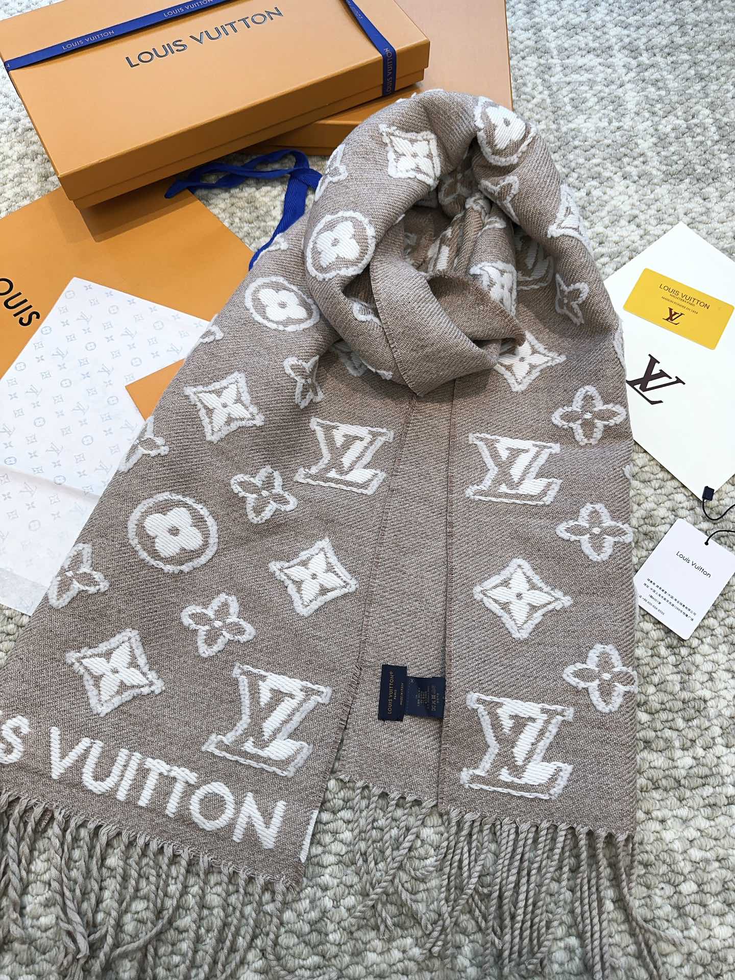 LV The Latest 3D Scarves